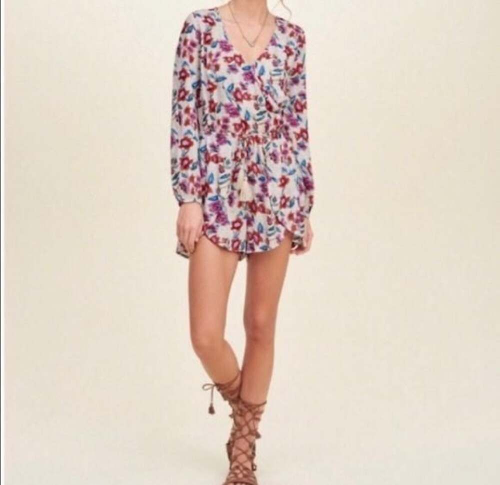 Hollister Floral Print Long Sleeve Cross-Front Romper Size M